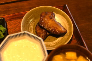 まぐろのホホのひもの定食（小さめ）