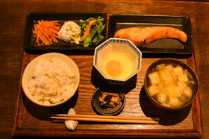 ザ・朝の定番！サケ定食