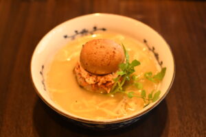 麺屋 彩音（sign）